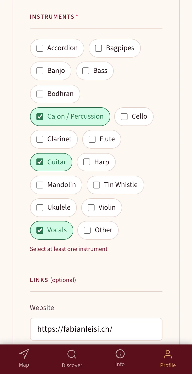Profile form with the instruments Cajon / Percussion, Guitar and Vocals selected, followed by the links section
